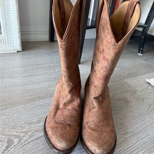 Shyanne Tan Leather Cowboy Boots - Interior Logo View